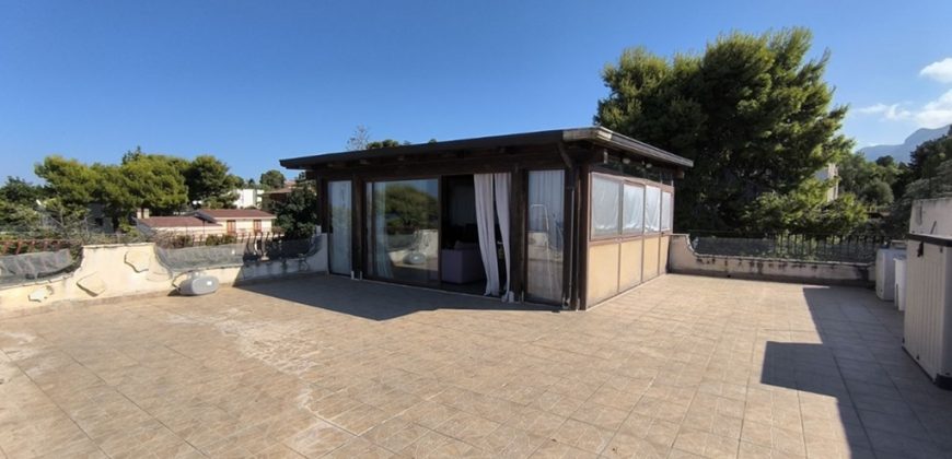 Porzione di villa in vendita – su tre livelli – Altavilla Milicia