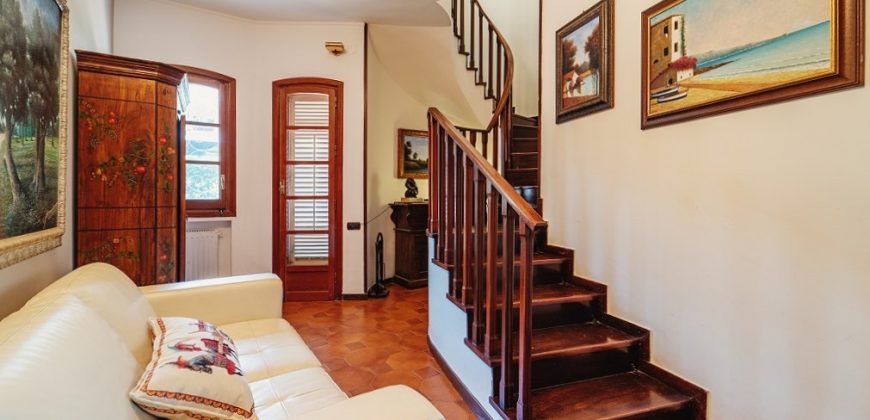 Villa in vendita – tre livelli – Zona Mondello