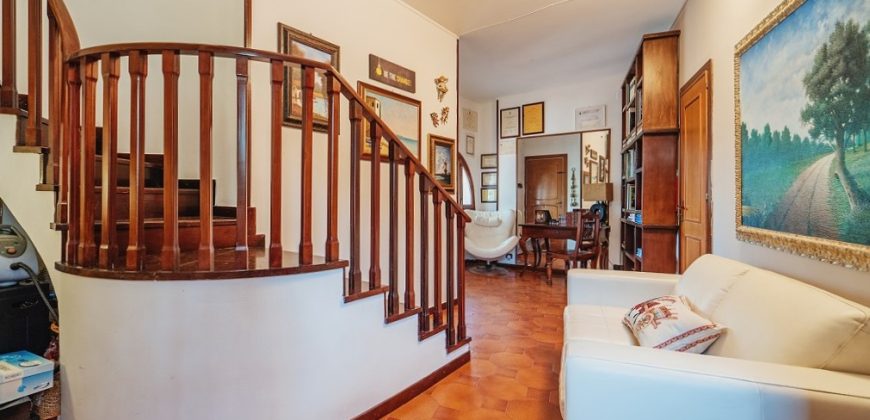 Villa in vendita – tre livelli – Zona Mondello