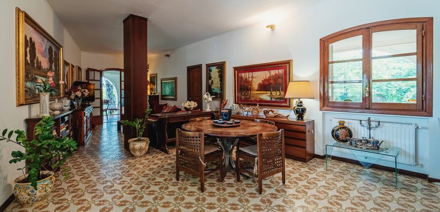 Villa in vendita – tre livelli – Zona Mondello