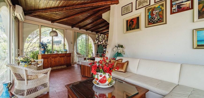 Villa in vendita – tre livelli – Zona Mondello