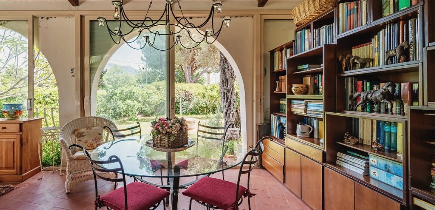 Villa in vendita – tre livelli – Zona Mondello