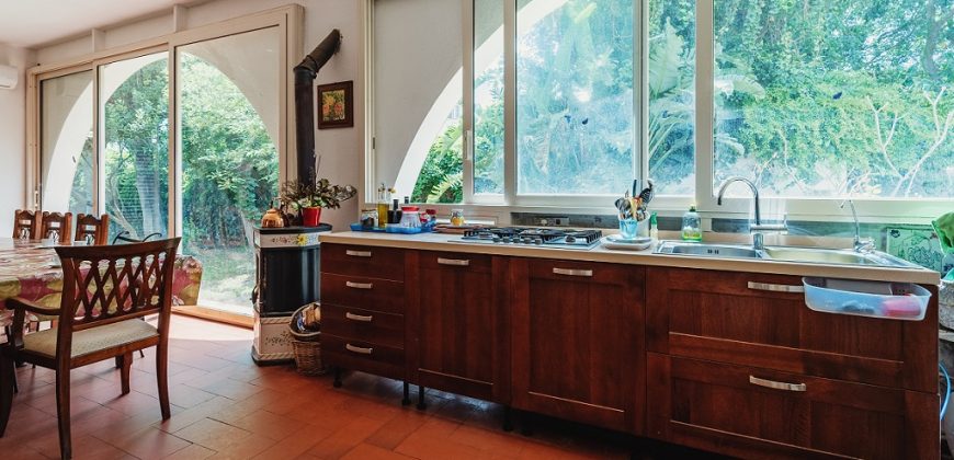 Villa in vendita – tre livelli – Zona Mondello