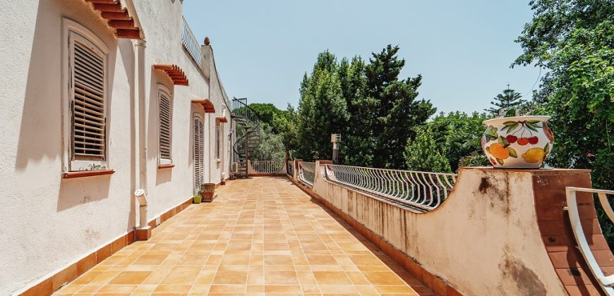Villa in vendita – tre livelli – Zona Mondello