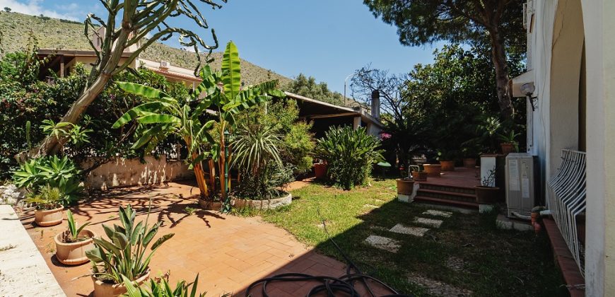 Villa in vendita – tre livelli – Zona Mondello