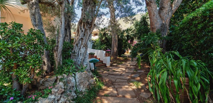 Villa in vendita – tre livelli – Zona Mondello