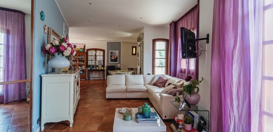 Villa in vendita – tre livelli – Zona Mondello