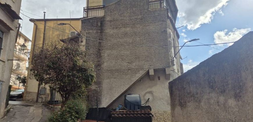 Appartamento in vendita – Trivani – Cortile Sant’Anna – Pioppo