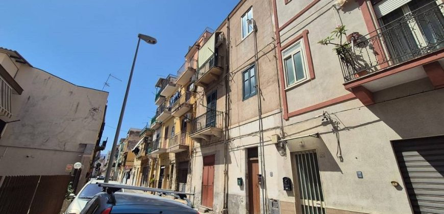 Appartamento in locazione – Trilocale – Via Dei Crociferi – zona Noce – Palermo