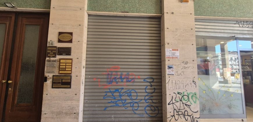 Locale commerciale in vendita – Unico ambiente – Zona Tribunale – Palermo