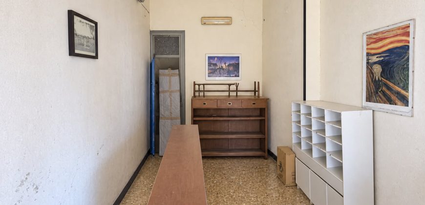 Locale commerciale in vendita – Unico ambiente – Zona Tribunale – Palermo